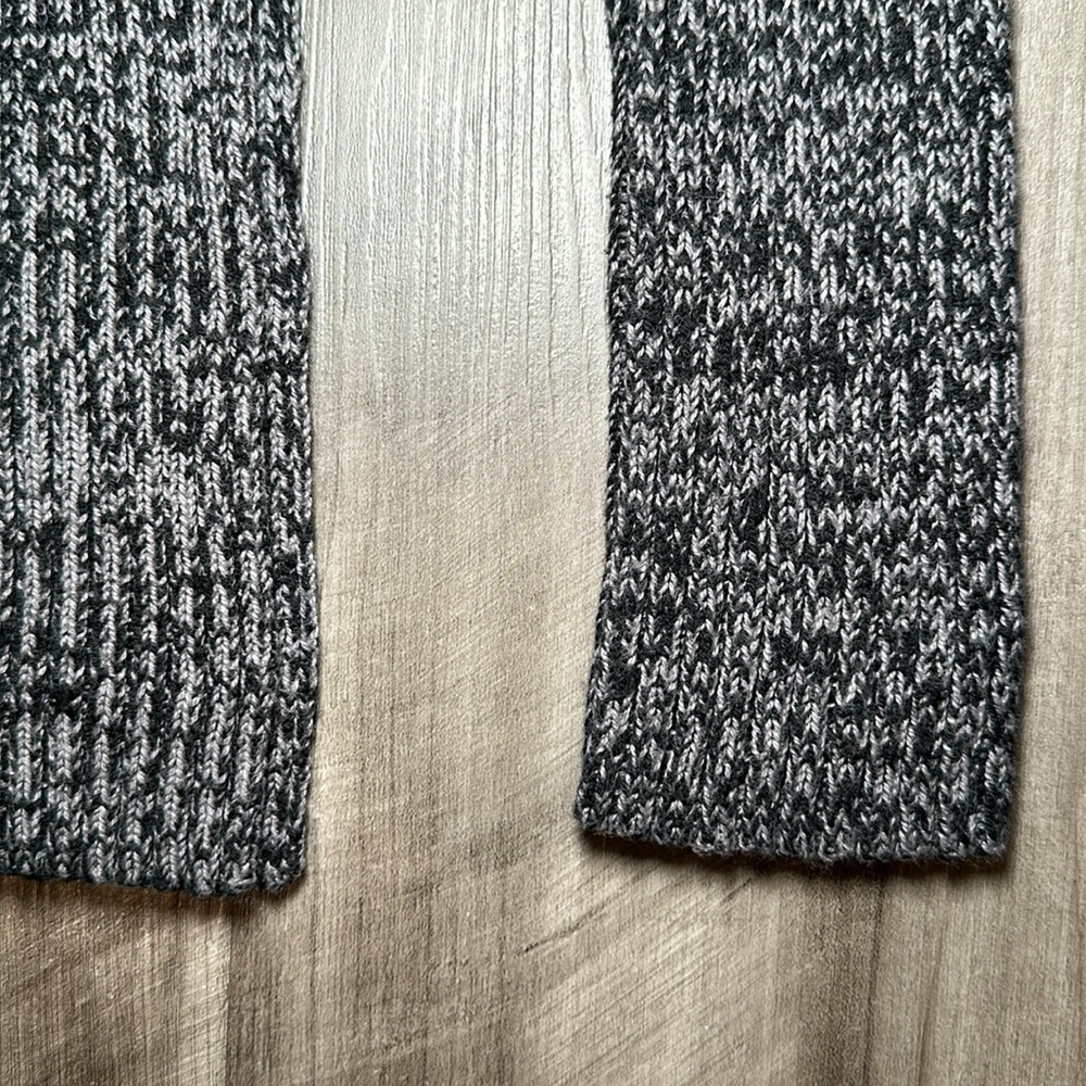 Bcbgeneration Ribbed Split Neck V-Neck Long Sleev… - image 3